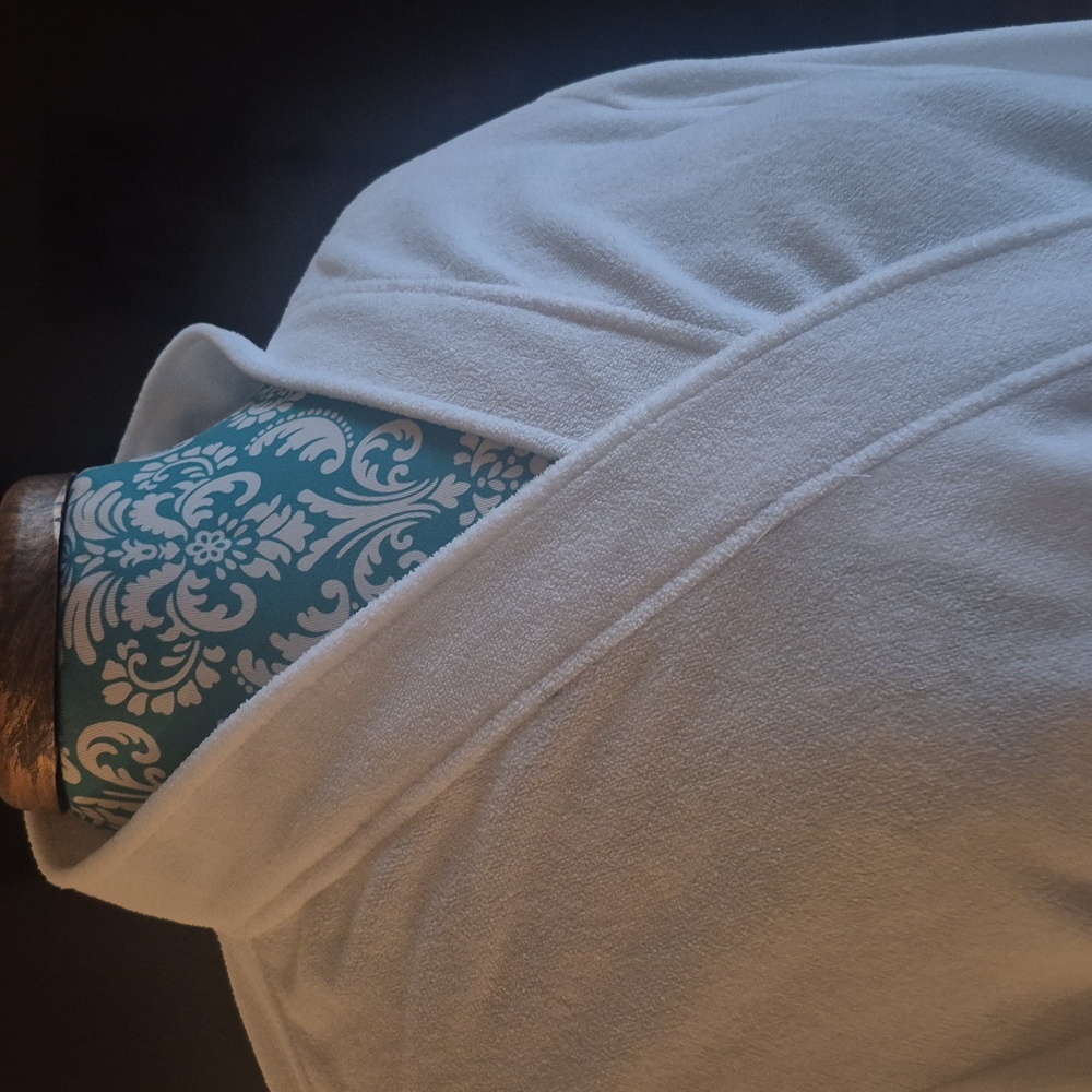 White Plush Bathrobe - Picture 2 of 8